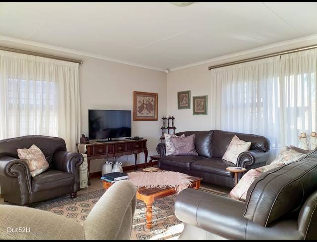 4 BEDROOM HOUSE FOR SALE IN FRAAIUITSIG